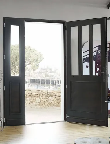 ETS Sartre - porte en bois sur mesure